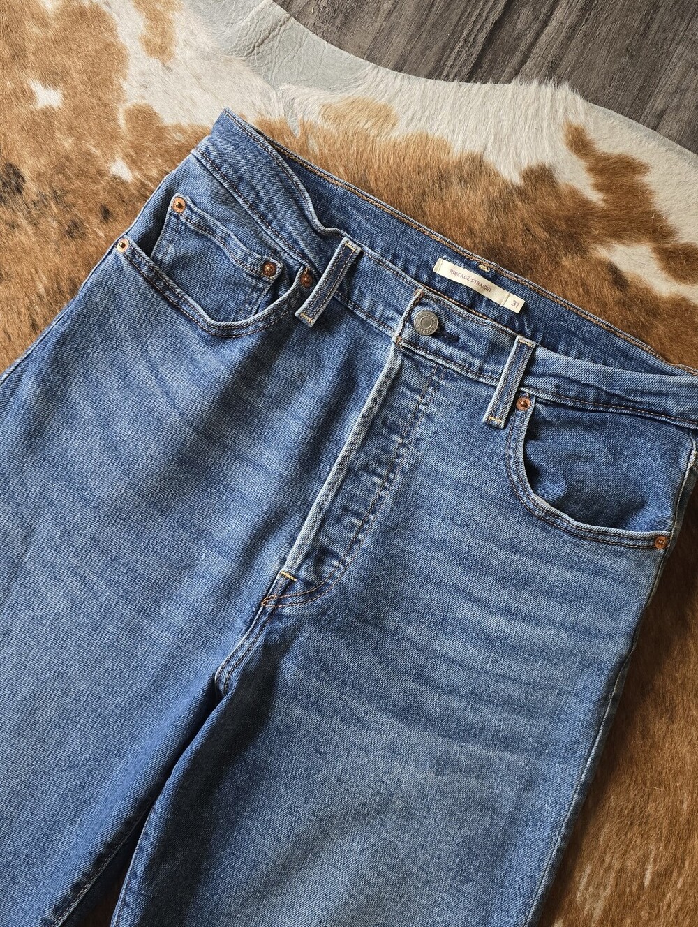 Levi's Ribcage Straight Jeans - Picture 3 of 8